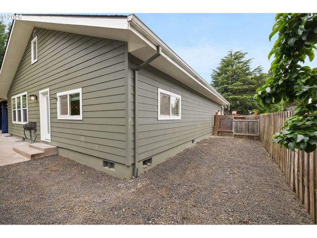 937 Ne Queens Ln, Hillsboro, OR 97124