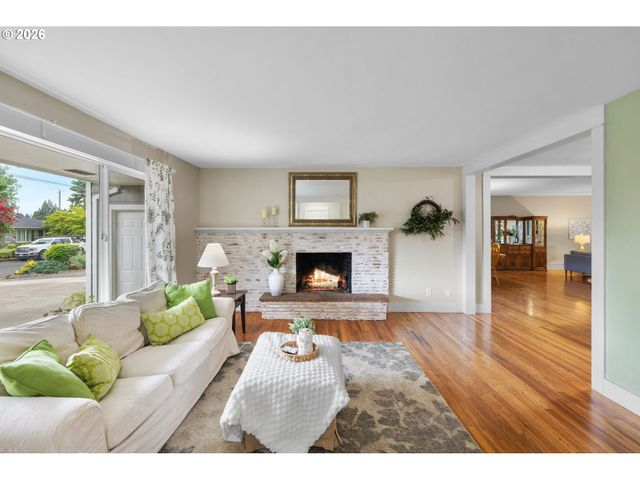 937 Ne Queens Ln, Hillsboro, OR 97124