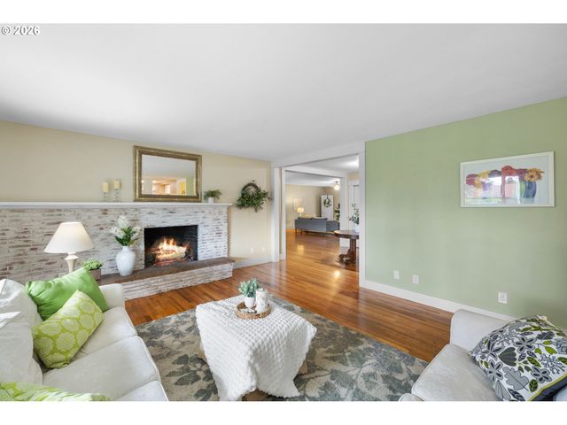 937 Ne Queens Ln, Hillsboro, OR 97124
