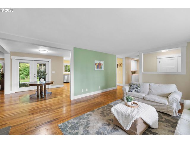 937 Ne Queens Ln, Hillsboro, OR 97124