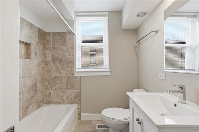 5808 N Navarre Avenue 1, Chicago, IL 60631