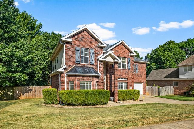 2993 N Dorchester Drive, Fayetteville, AR 72703