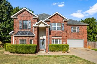 2993 N Dorchester Drive, Fayetteville, AR 72703