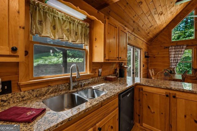 801 Davenport Mountain Road, Blue Ridge, GA 30513