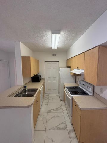 10330 Fox Trail Road S 1206, West Palm Beach, FL 33411