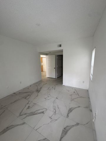 10330 Fox Trail Road S 1206, West Palm Beach, FL 33411