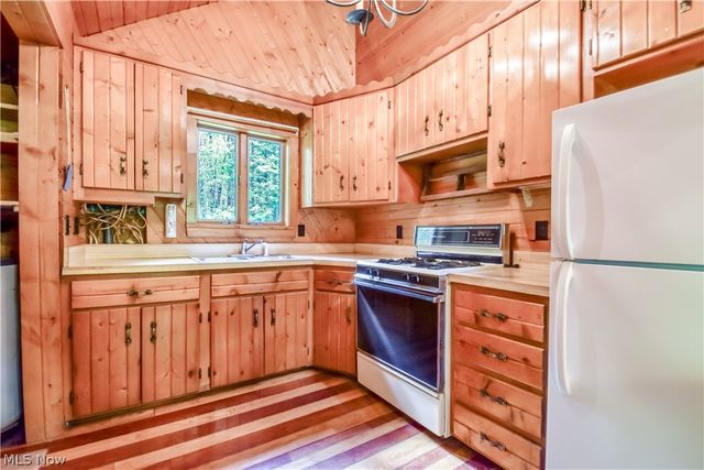 5671 S River Road W, Geneva, OH 44041