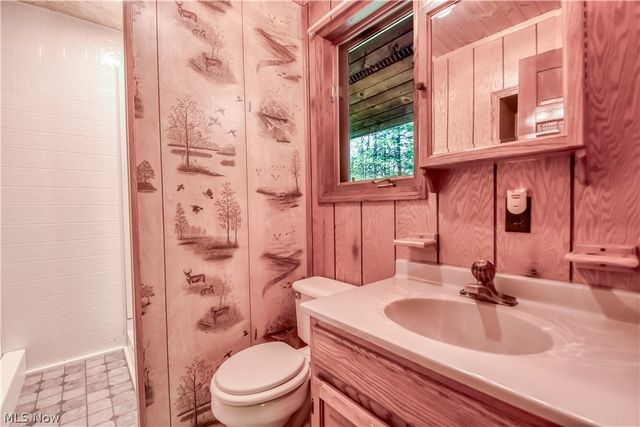5671 S River Road W, Geneva, OH 44041