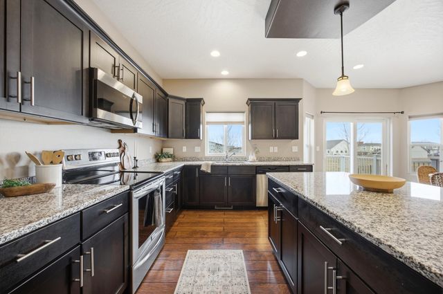 246 34 Avenue E, West Fargo, ND 58078