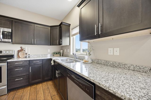 246 34 Avenue E, West Fargo, ND 58078