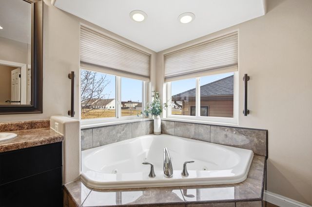 246 34 Avenue E, West Fargo, ND 58078