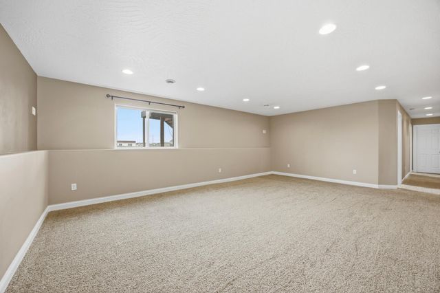 246 34 Avenue E, West Fargo, ND 58078