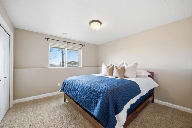 246 34 Avenue E, West Fargo, ND 58078