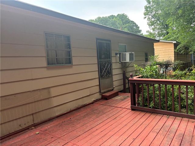 1896 Live Oak NW Drive, Kennesaw, GA 30152