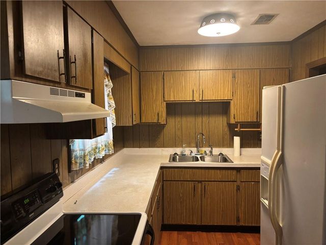 1896 Live Oak NW Drive, Kennesaw, GA 30152