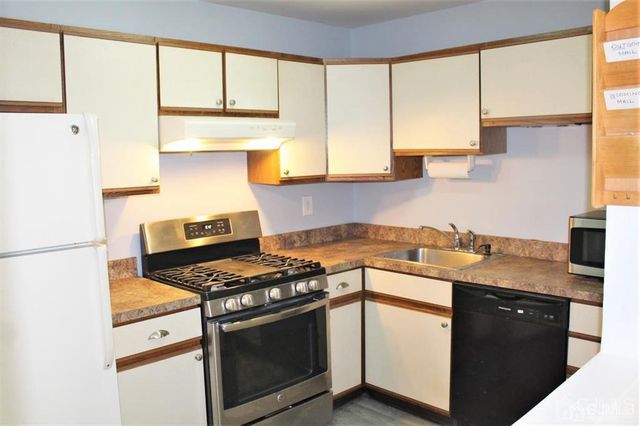 1003 Woodhaven Drive, Edison, NJ 08817