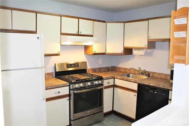 1003 Woodhaven Drive, Edison, NJ 08817