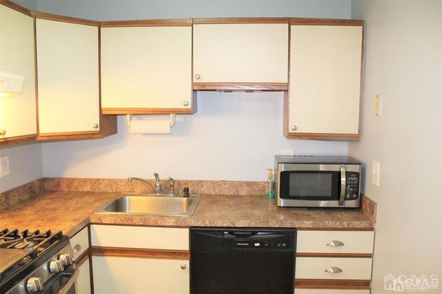 1003 Woodhaven Drive, Edison, NJ 08817