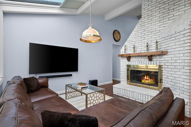 840 Angleterre Drive, Creve Coeur, MO 63141