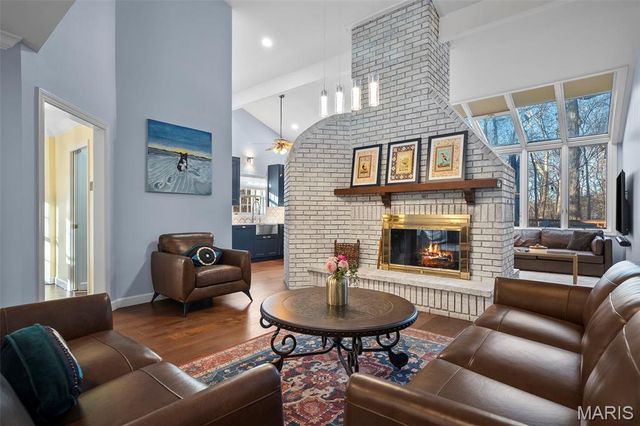 840 Angleterre Drive, Creve Coeur, MO 63141