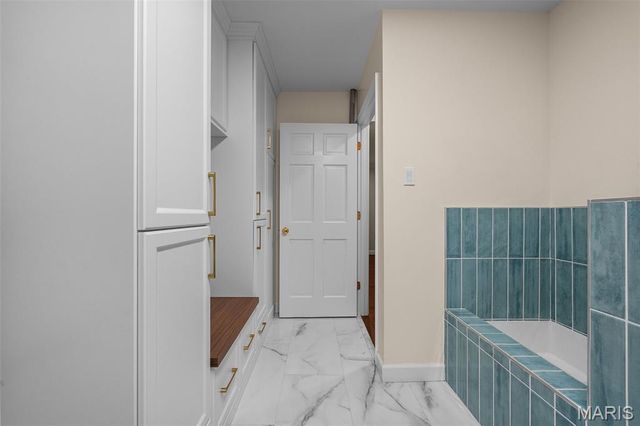 840 Angleterre Drive, Creve Coeur, MO 63141