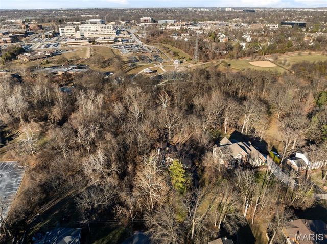 840 Angleterre Drive, Creve Coeur, MO 63141