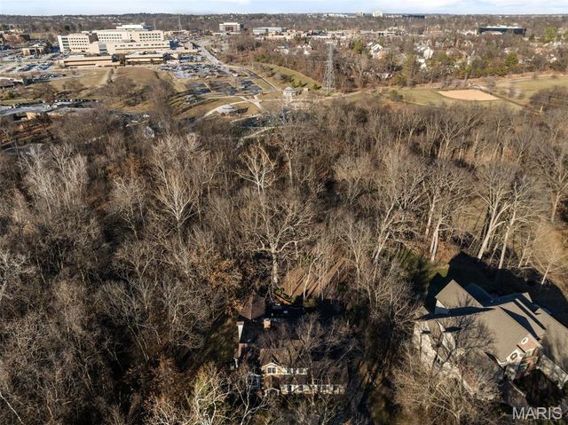 840 Angleterre Drive, Creve Coeur, MO 63141