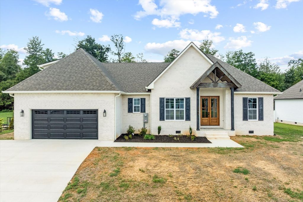 2562 Whispering Oaks Ln, Cookeville, TN 38501