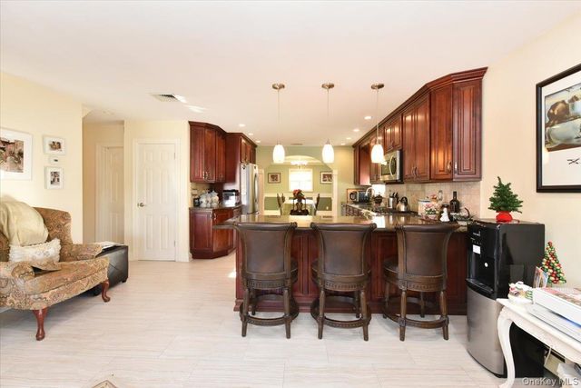 24 Arlyn Drive E, Massapequa, NY 11758