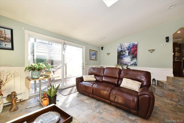 24 Arlyn Drive E, Massapequa, NY 11758