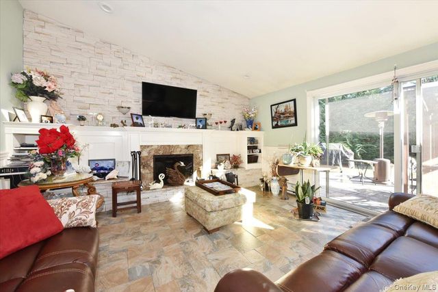 24 Arlyn Drive E, Massapequa, NY 11758