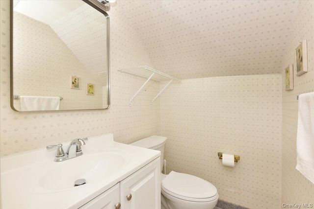 24 Arlyn Drive E, Massapequa, NY 11758