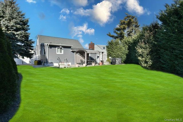 24 Arlyn Drive E, Massapequa, NY 11758