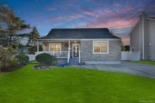 24 Arlyn Drive E, Massapequa, NY 11758