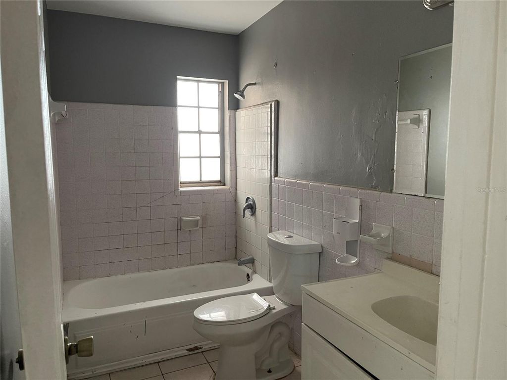 Image 10 of property listing at 4846 BETTY SUE TERRACE, Orlando, FL 32808