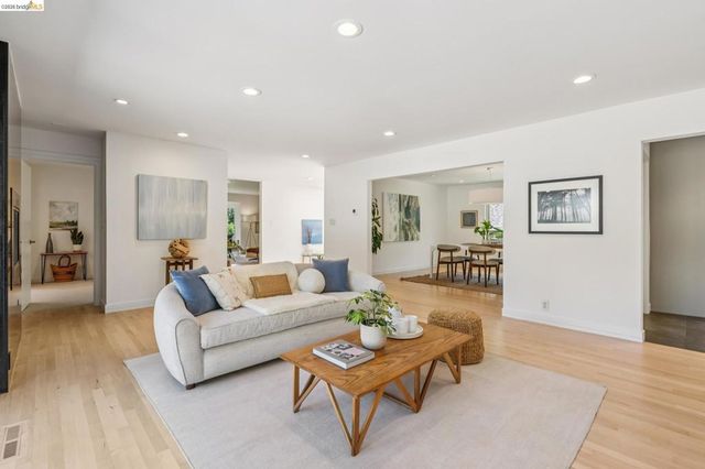 11 Huntleigh Rd, Piedmont, CA 94611