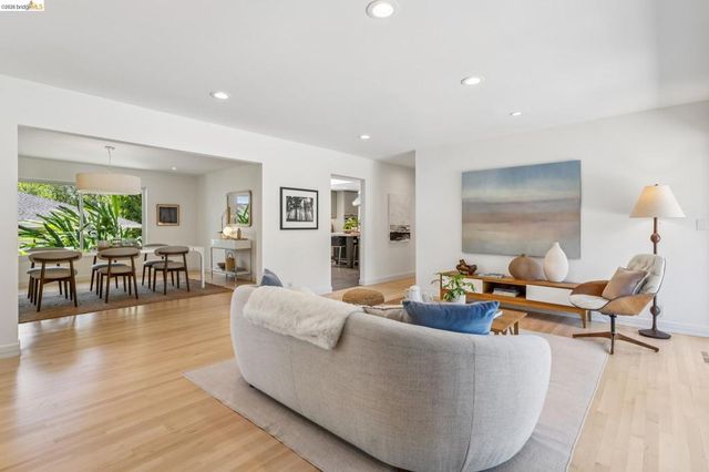 11 Huntleigh Rd, Piedmont, CA 94611
