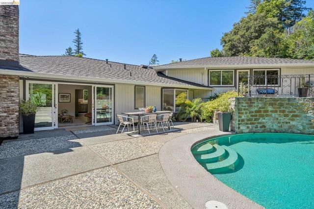 11 Huntleigh Rd, Piedmont, CA 94611