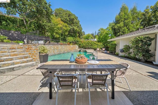 11 Huntleigh Rd, Piedmont, CA 94611