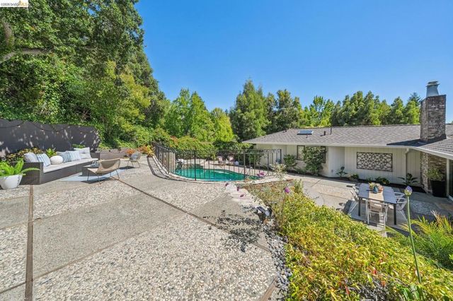 11 Huntleigh Rd, Piedmont, CA 94611