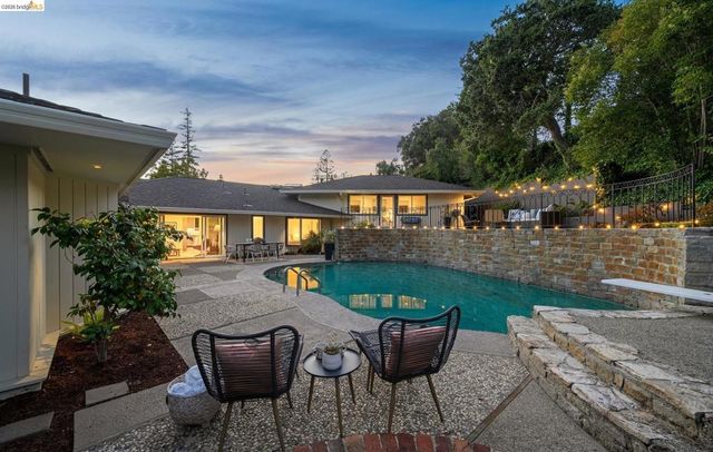 11 Huntleigh Rd, Piedmont, CA 94611
