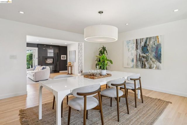 11 Huntleigh Rd, Piedmont, CA 94611