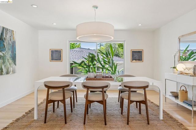 11 Huntleigh Rd, Piedmont, CA 94611