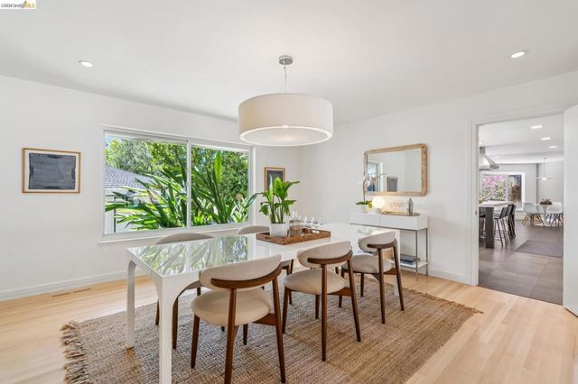 11 Huntleigh Rd, Piedmont, CA 94611