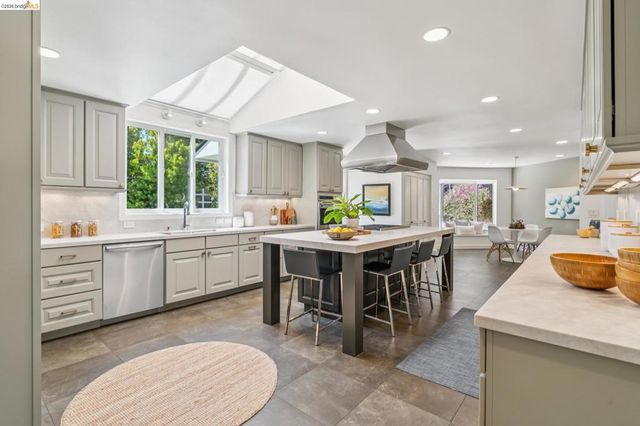 11 Huntleigh Rd, Piedmont, CA 94611