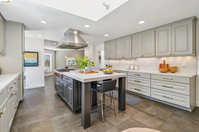 11 Huntleigh Rd, Piedmont, CA 94611