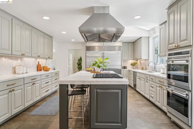 11 Huntleigh Rd, Piedmont, CA 94611