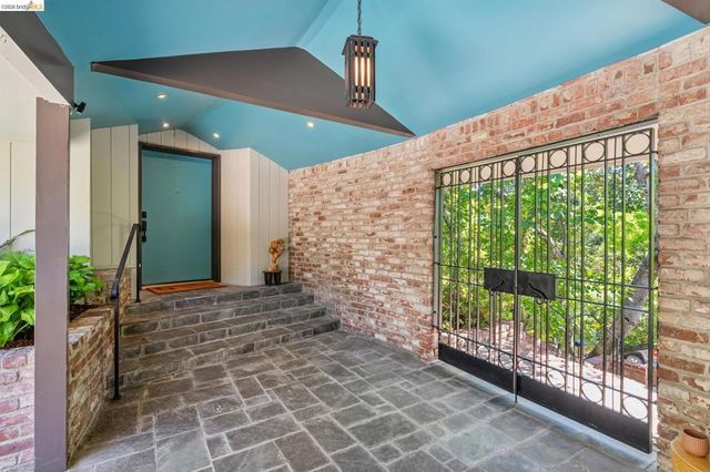 11 Huntleigh Rd, Piedmont, CA 94611