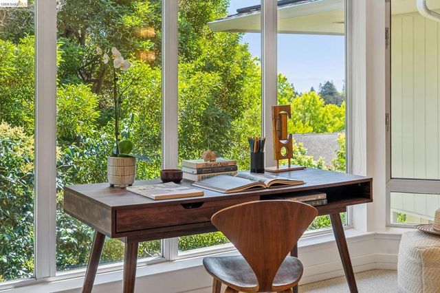 11 Huntleigh Rd, Piedmont, CA 94611