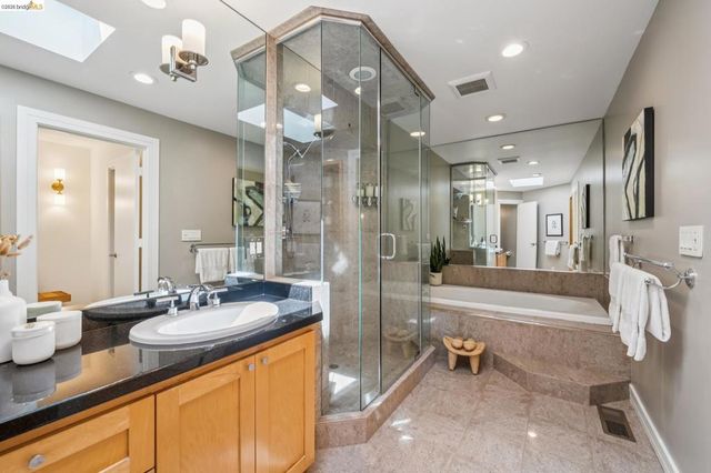 11 Huntleigh Rd, Piedmont, CA 94611